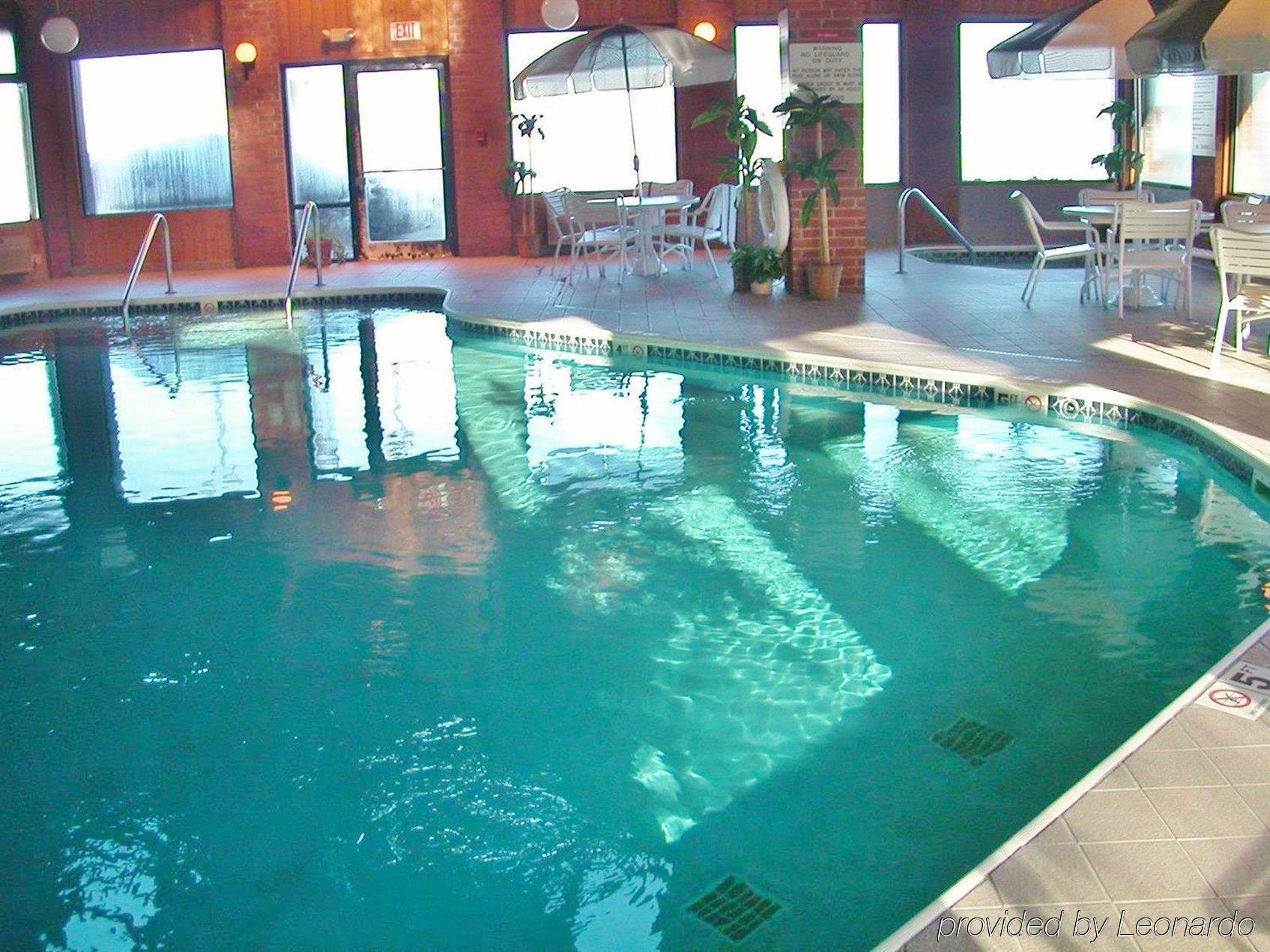 AmeriVu Inn&Suites Lomira Bagian luar foto