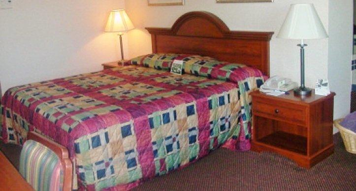 AmeriVu Inn&Suites Lomira Bagian luar foto